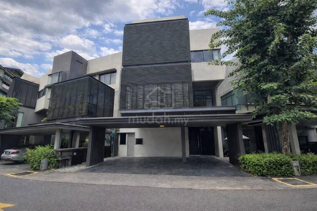 Partial Furnished 3 Storey Villa Mirage By The Lake, Cyberjaya 1