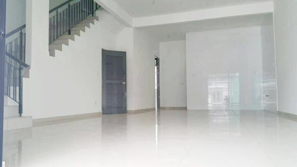 Partly Furnished tight security Canal Garden 1
