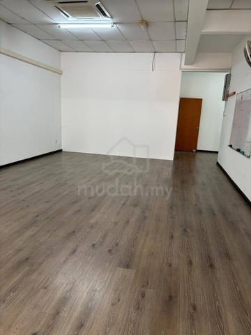 Cheap! Puchong Taman Damai Utama 1st floor office 1320sf ample parking 1