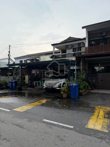 (Facing Padang) Double storey cluster Seksyen 18 Shah Alam 1