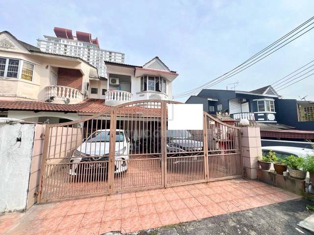 FREEHOLD ‼️ Double Storey End Lot, Taman Sri Aman, Batu 9 Cheras 1
