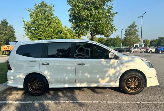 2011 Nissan GRAND LIVINA 1.8 PREMIUM/LUXURY (A) - 4