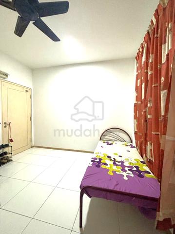 Partially Furnished: Vista Alam Small Room Soho (Hotel Type) Near LRT 1