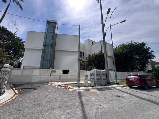 Bungalow Jalan Damai KL, 3 Floors + 1 Rooftop area With Private Lift 1