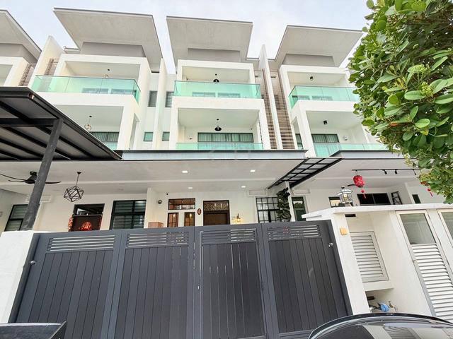 3 Storey Terrace Reflexion Type Grande Puchong 1