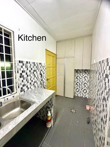 Puchong Kinrara Single Storey Terrace, Like New, Almost Full Air Cond 1