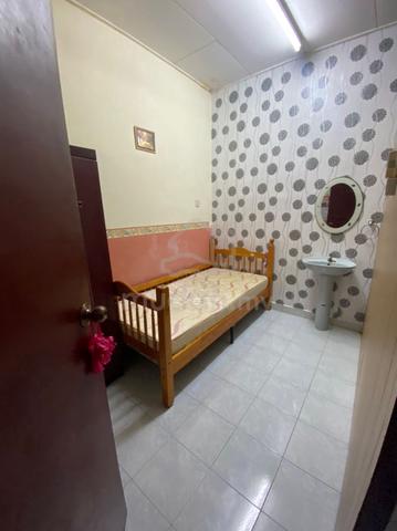 Middle Room for Rent in Tapah, Perak (Female) 1