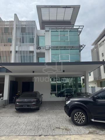 Beautiful 3 Sty Semi D House Jacaranda, Cyberjaya Sell Below Market 1