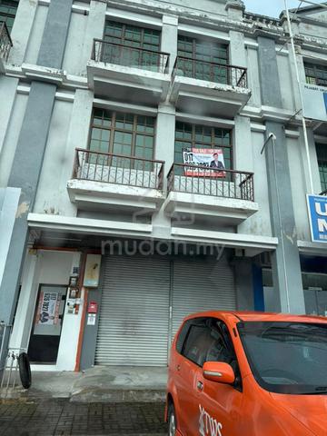 [BELOW BANK]Three Storey Shoplot Limbongan Jaya Kota Laksamana Jonker 1