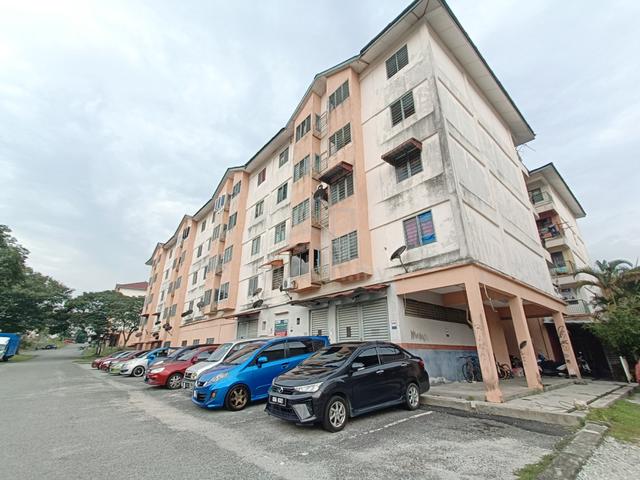 Rumah Pangsa College Heights Pajam 1