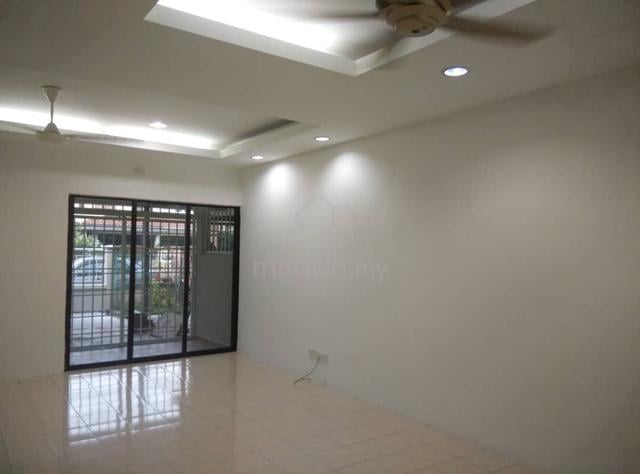 2 storey house at Taman Sentosa for rent with aircond 1