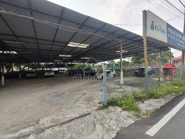 Tapak kereta half Acre - Used car dealer 1