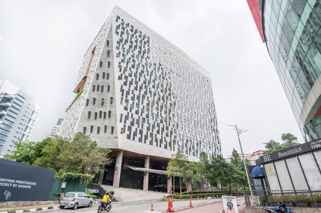 Access to professional office space for 2 persons in Regus Menara OBYU 1