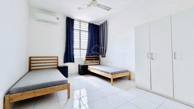FEMALE Master Room 7 mins Walking Distance to LRT Taman Melati 1