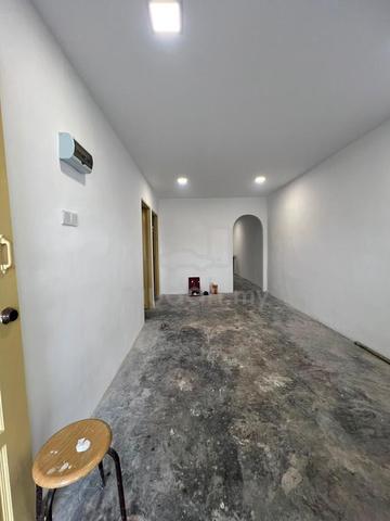 Taman universiti /Jalan Perubatan /Newly paint and touch up /For sale 1