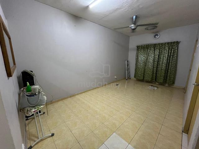 Rumah Pangsa Nilam Sari Flat 1