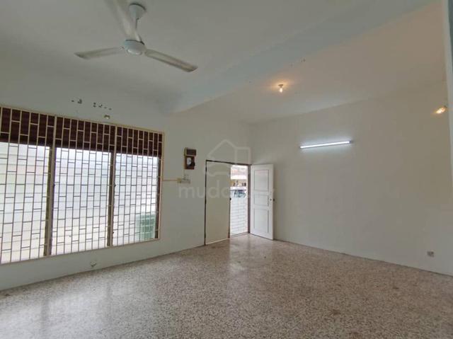 Double Storey Terrace concrete flooring at Taman Lip Sin 1