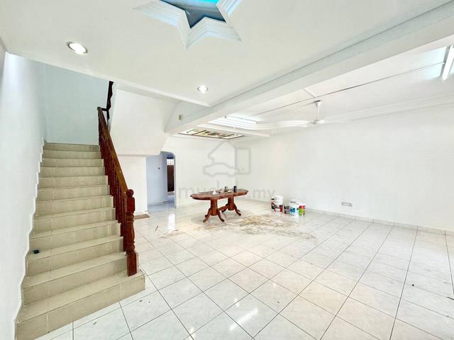 Jalan Permas 14/2 / Double Storey / Partially Furnished / 4 Aircond 1