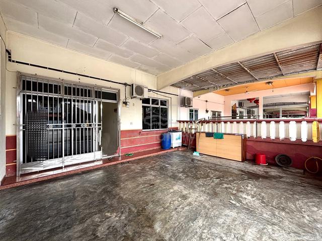 Clean & Partial Renovated Single Storey Terrace Parit Raja 1