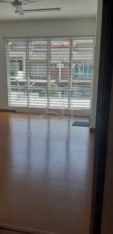 ALAM D'16 SEK 16 Shah Alam : Spacious Double Storey 1