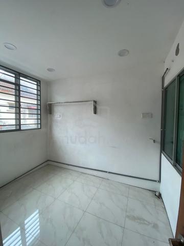 Taman bidara machang bubok teres 2 tingkat full reno lantai mosaic 1