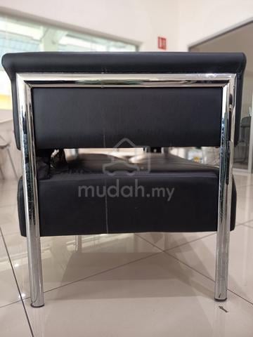 1 Seater Sofa (Style Black Leather and Chrome Arm) - photo 4 of 4