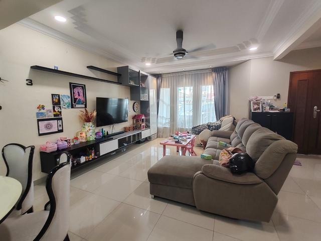 2sty Nlot nicely renovated tip top conditon move in Freehold 4