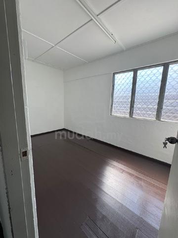 Double storey low cost house for sale in Tmn Kluang Barat  4