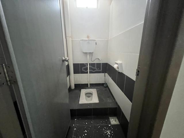 Second floor shop lot for rent Skudai 1