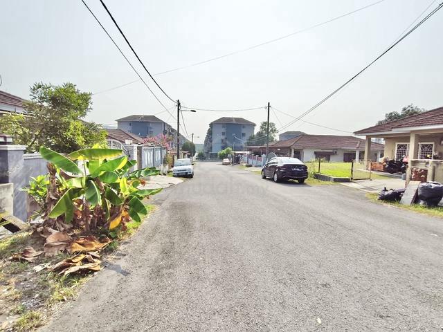 Banglo Setingkat, Seksyen 2, Taman Pinggiran Putra, Seri Kembangan 1