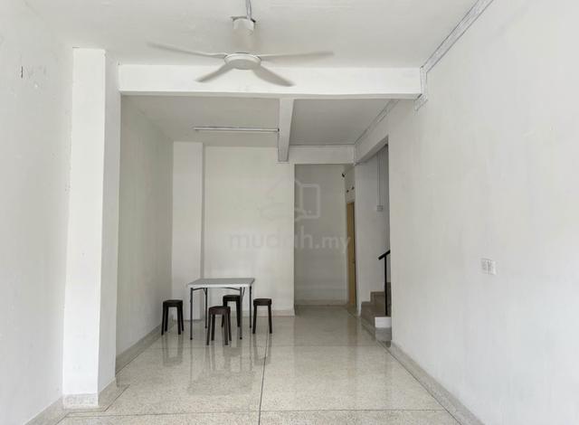 Room for Rent at Taman Merdeka 1