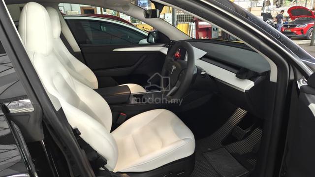 Y2024 Tesla MODEL Y Black 5k and L/seat White 5k - 2