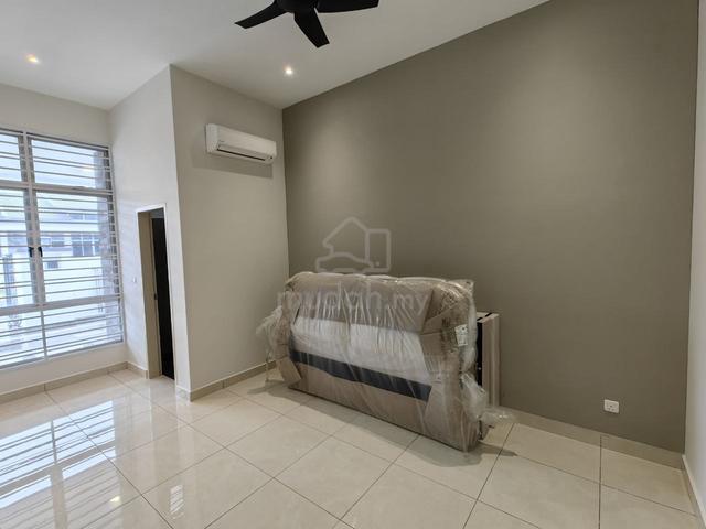 Fully Renovated Iconia Garden @ Impian Emas 1 Storey House 22x80 2