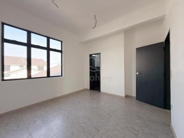 Backyard Land Extend Freehold Full Loan Double Storey Tanjong Minyak 1