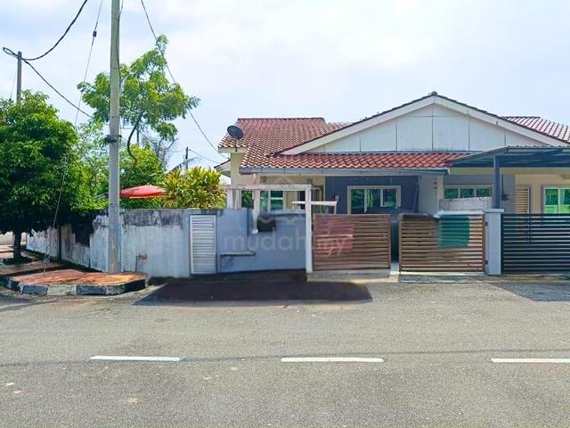 Nice Semid Corner lot Taman Halaman Indah Jawi. Facing playground! 1