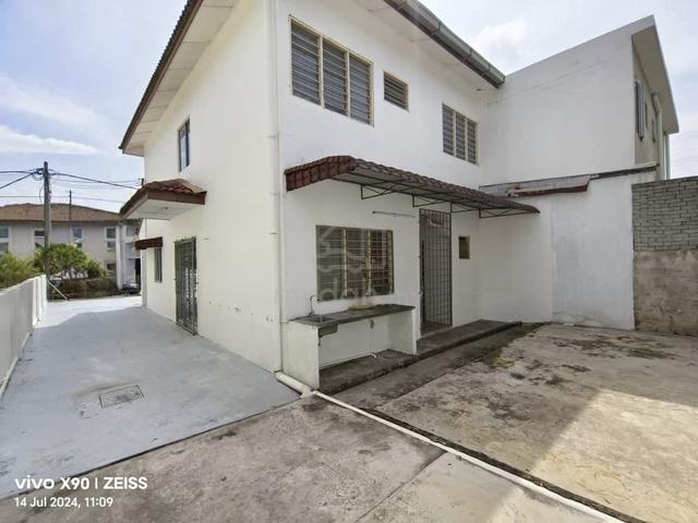 Semi D 2 Storey Pinggiran Putra Permai Equine Walk MRT Seri Kembangan 1