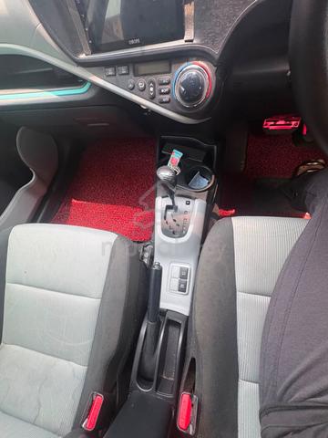 2013 Toyota PRIUS C 1.5 (HYBRID) NHP10R (A) - 4