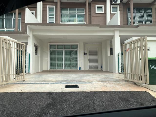 Bilik Wanita Untuk Disewa di Taman Tunku Intan Safinaz 1