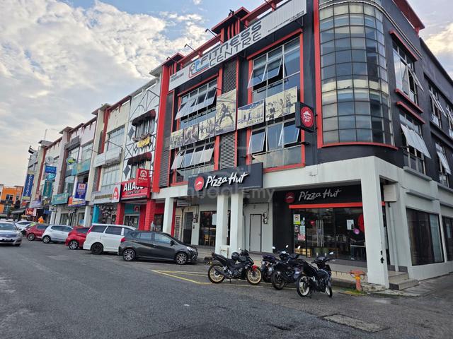 3 storey endlot @ taman mustiara mas, 2 floor unit for rent only 1
