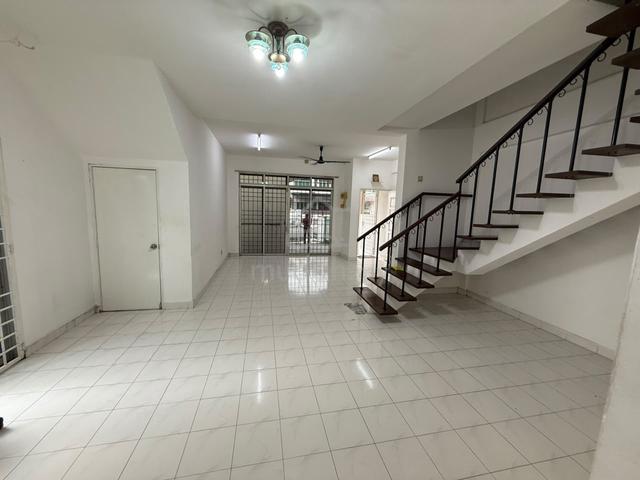 1.5 Sty Townhouse, Ground floor Corner unit 1