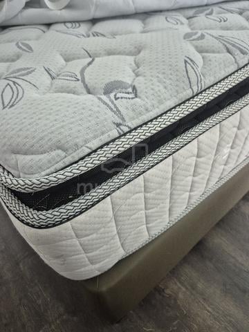 King Size Bed Frame + 30cm Latex Layer Mattress |  - photo 3 of 4