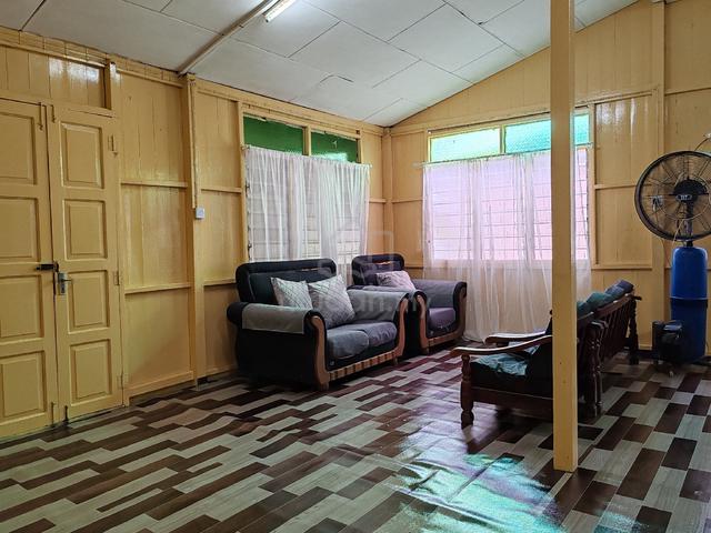 Blk sewa budget perempuan di Kg Bkt Mentok 1