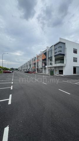 {GROUND FLOOR} 3Storey ShopLot, Suria Industrial Park SEPANG 1