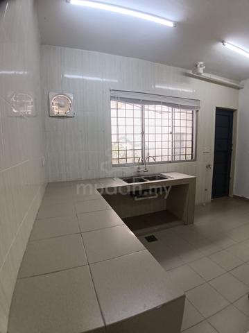 G Floor Town House Jalan Nuri Pusat Bandar Sungai Buloh Kota Damansara 1