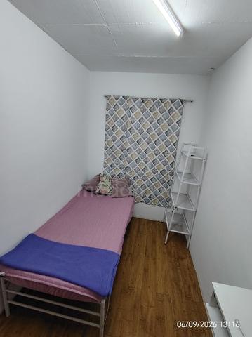 Fully Furnished Kuala Lumpur Desa Petaling Small Room For Rent 1