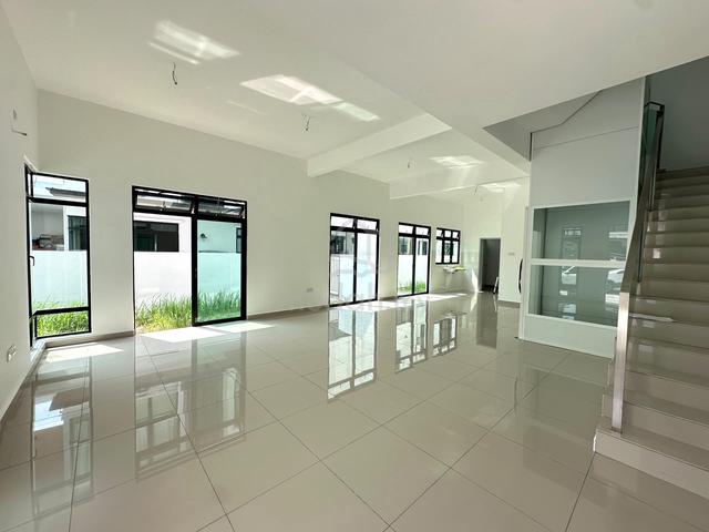 Opal @ Mutiara Mas Mutiara Rini, 3 Storey Cluster, 32x65sf with Lift 1