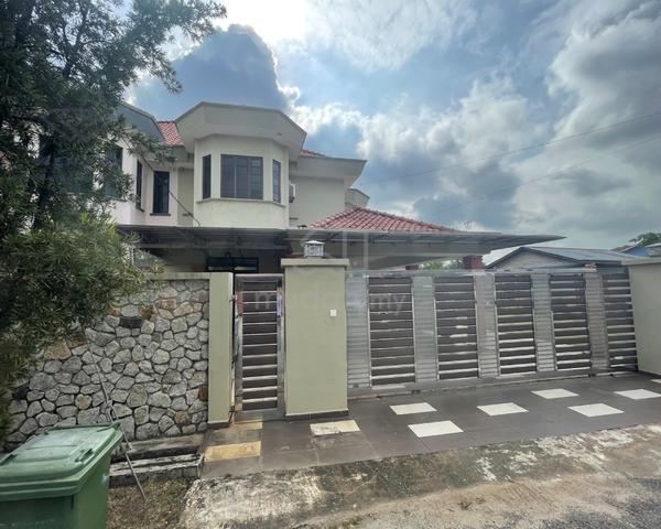 Move in Condition Air Putih 2 Story Semi D House 1
