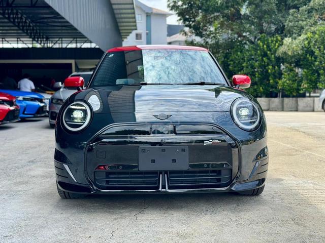 2024 Mini COOPER SE CLASSIC TRIM (JCW) - 2