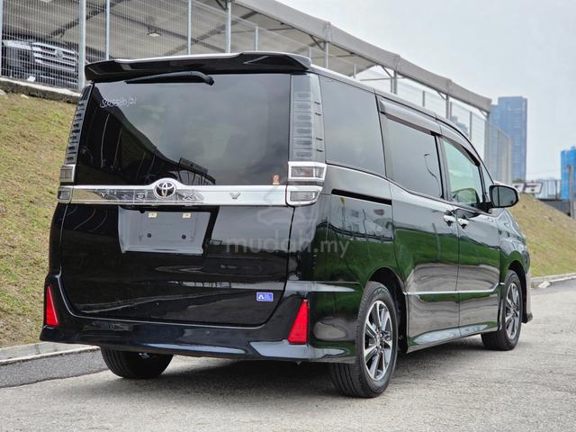 2021 Toyota VOXY 2.0 ZS KIRAMEKI III (A) - 2
