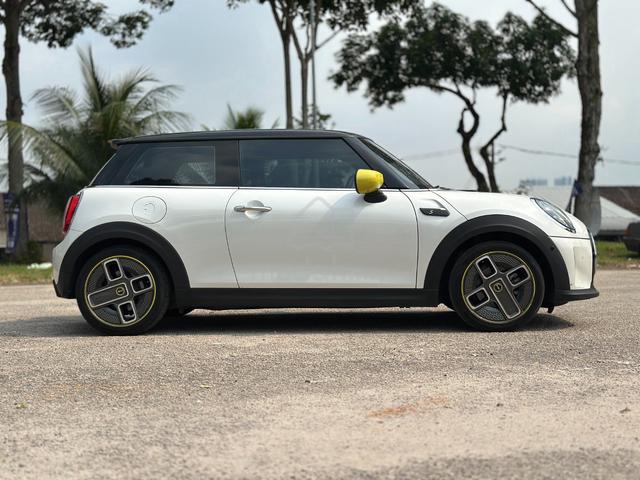 2023 MINI COOPER SE 3 Door, LOW MILEAGE!! - 3